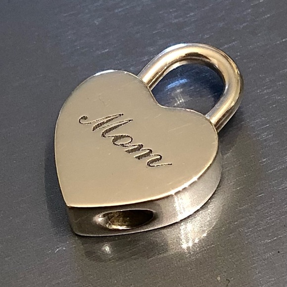 Tiffany & Co. “Mom” Padlock Charm Pendant - Picture 4 of 12